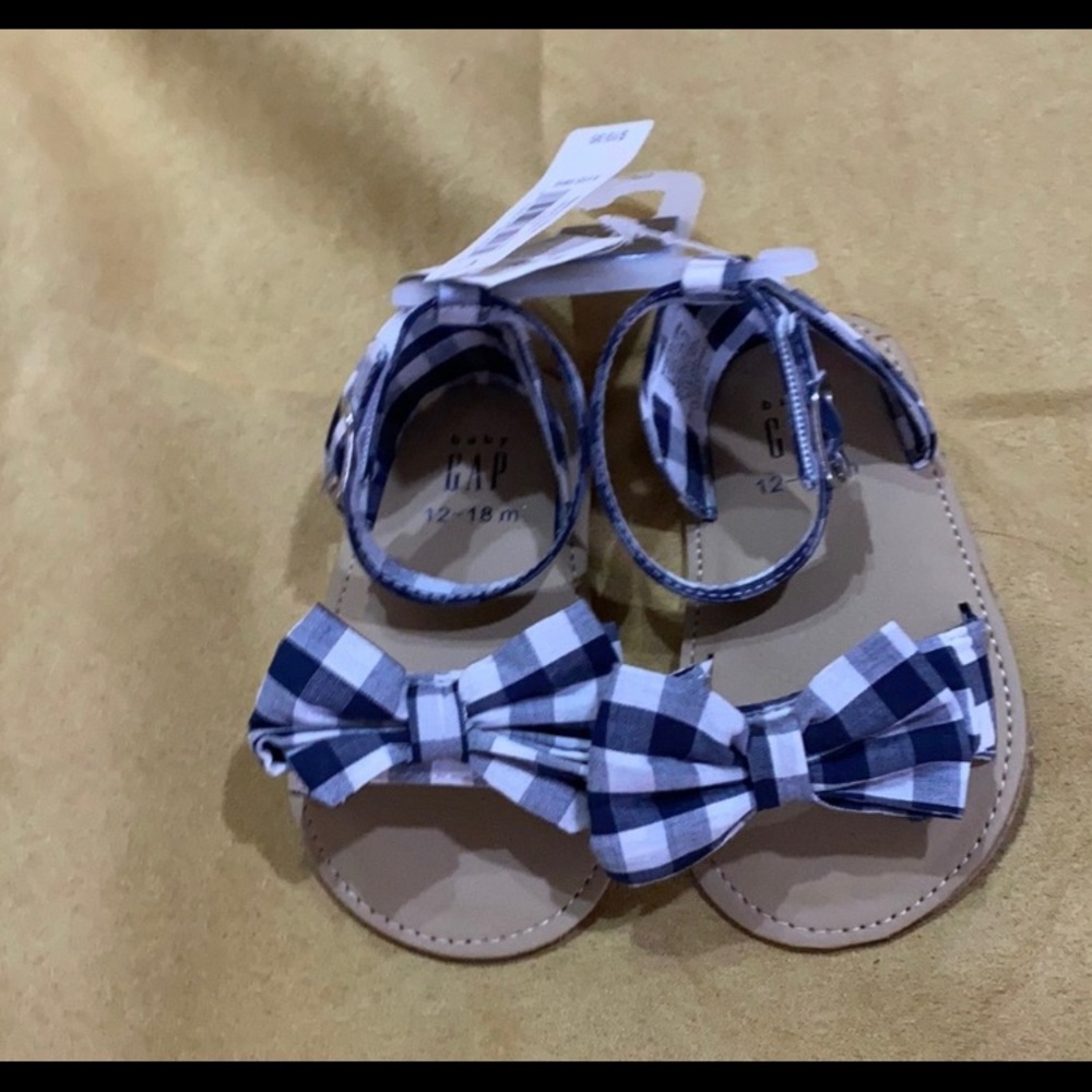 Gap sandal